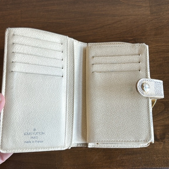 Louis Vuitton Damier Azure Kisslock Wallet - Picture 5 of 7